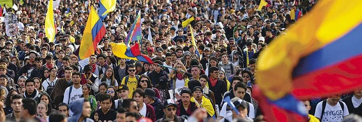 Documentos hackeados: Militares Chilenos estuvieron involucrados en conflicto interno en Colombia