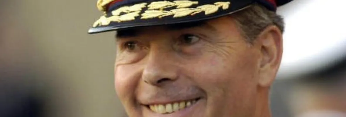 Sumario concluyó que hija y yerno fiscales del excomandante Izurieta le ayudaron a desprenderse de bienes tras investigación por malversación de fondos