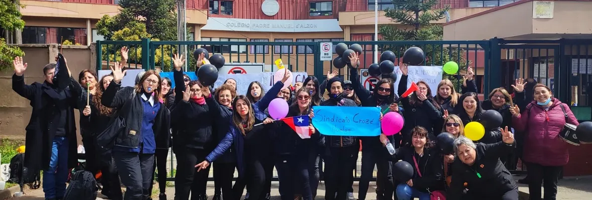 Reajuste salarial y recuperación de seguro de salud quitado en plena pandemia: Parte del petitorio de trabajadoras/es en huelga del colegio Padre Manuel d´Alzon