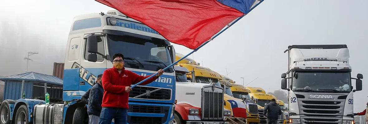 Camioneros vuelven a cortar el libre tránsito en rutas 5 Sur y 5 Norte pese a querellas del Gobierno