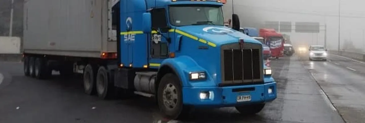 Camioneros siguen bloqueando rutas pese a acuerdo con el gobierno