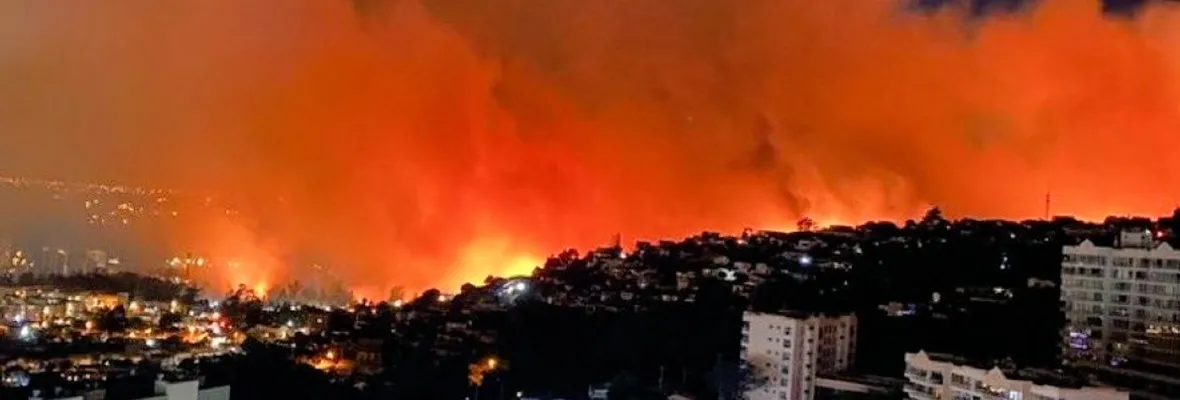 Incendio forestal en Viña del Mar: Dos personas fallecidas, 400 casas afectadas y estado de catástrofe decretado por el Gobierno 
