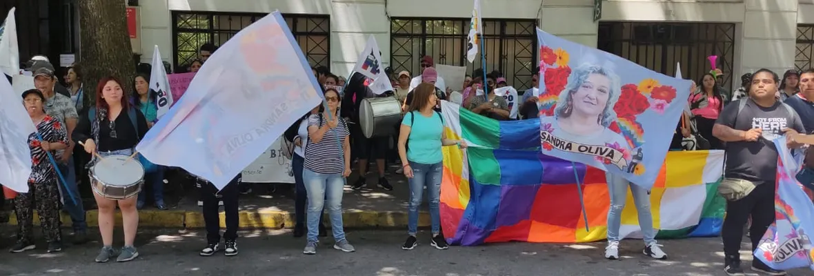 Pobladoras/es protestan frente a oficinas del Minvu en Concepción exigiendo cumplimiento a promesas en materia de vivienda y en contra del Acuerdo Constitucional