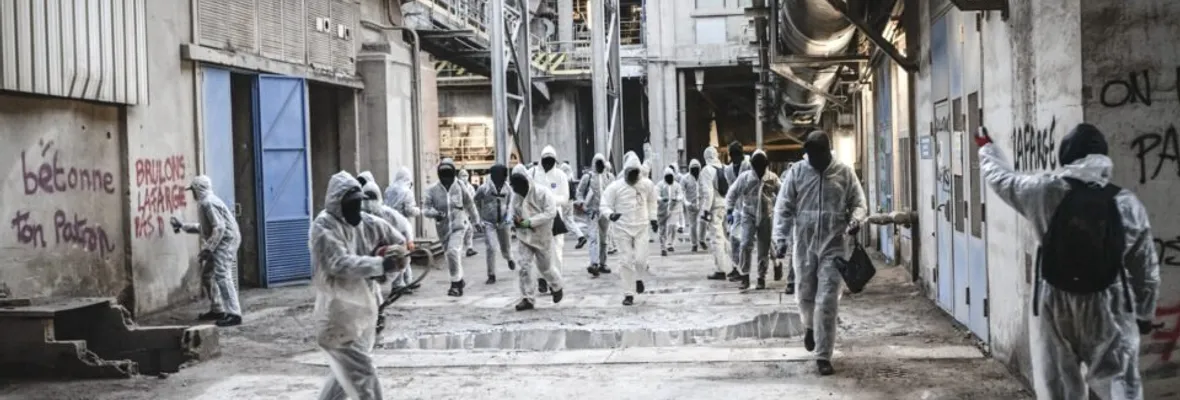 Decenas de ecologistas atacaron una industria contaminante en Francia: Tuvo que cerrar momentáneamente