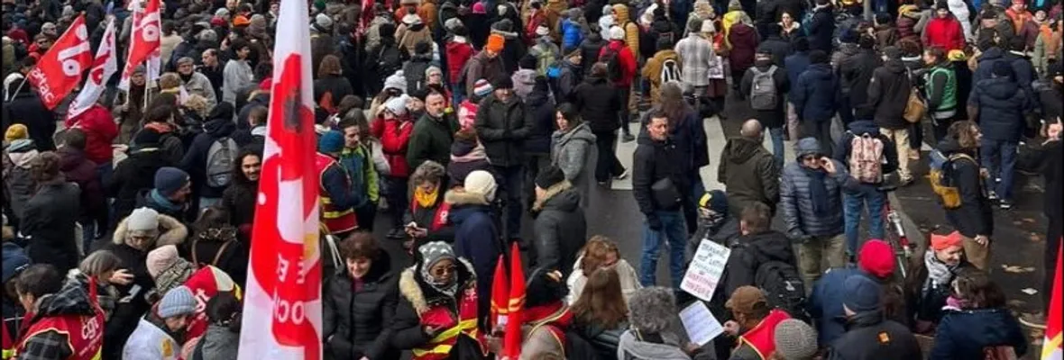 Trabajadoras/es franceses toman las calles contra el aumento de edad para jubilar