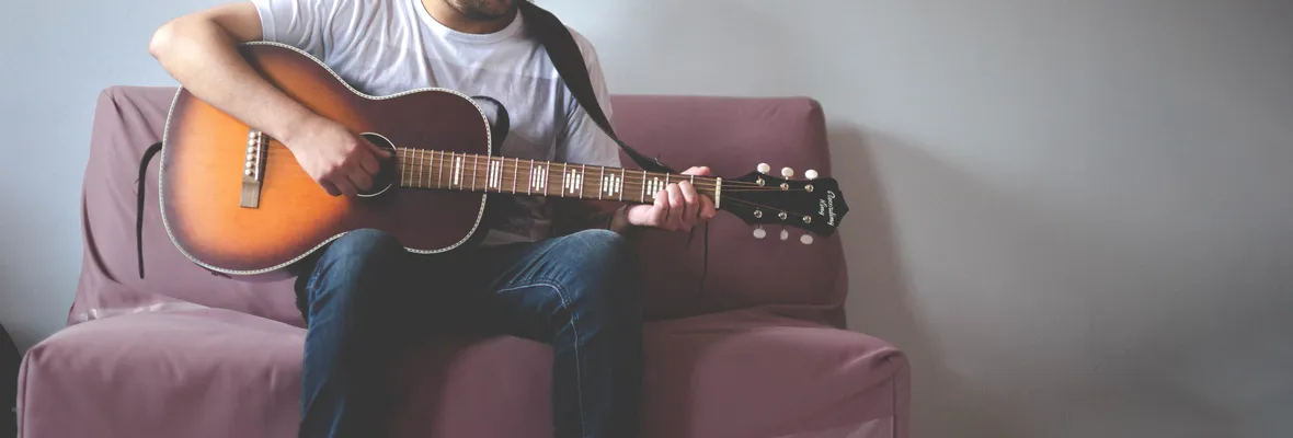 Músico penquista Pancho Relámpago lanza su primer single apostando por la melancolía