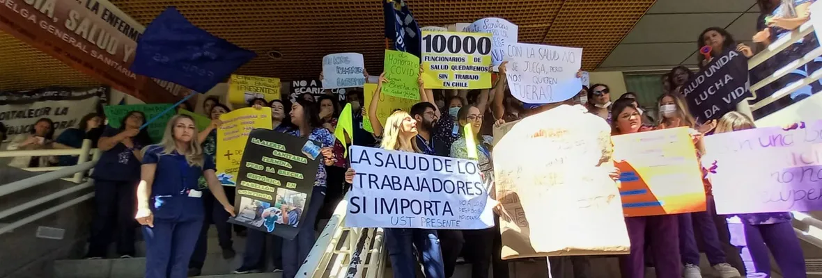 Funcionarias/os del Hospital Traumatológico de Concepción protestan ante masivos despidos de honorarios programado para fin de mes