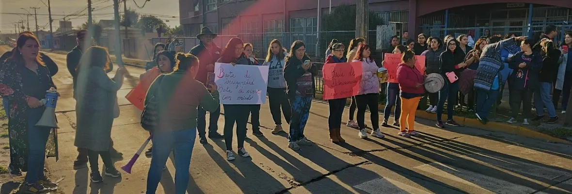"No se ve ni a Carabineros ni a la municipalidad": Apoderadas de escuela Libertad de Talcahuano denuncian abandono tras robos y balaceras 