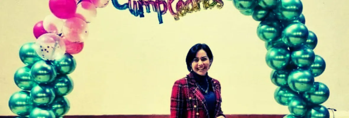 Contraloría acredita que alcaldesa de Río Bueno celebró su cumpleaños usando cine municipal y funcionarios en horario de trabajo