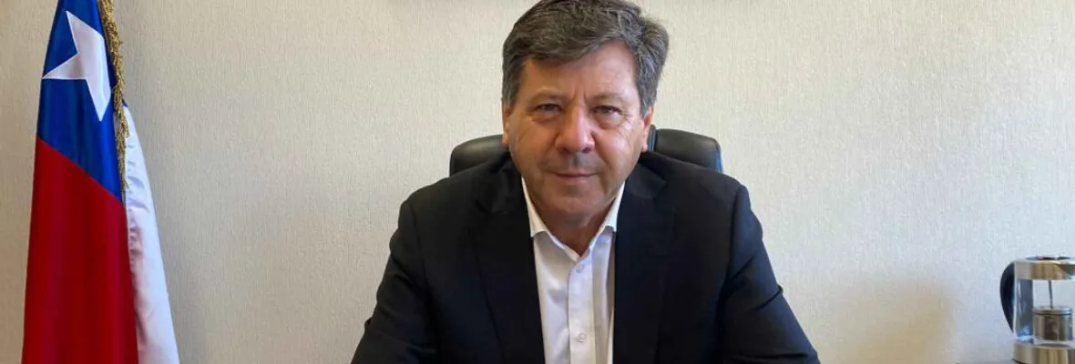 Hijo de senador Juan Castro (ex RN) habría usado auto inscrito en el Congreso para vacacionar y crear contenido de TikTok
