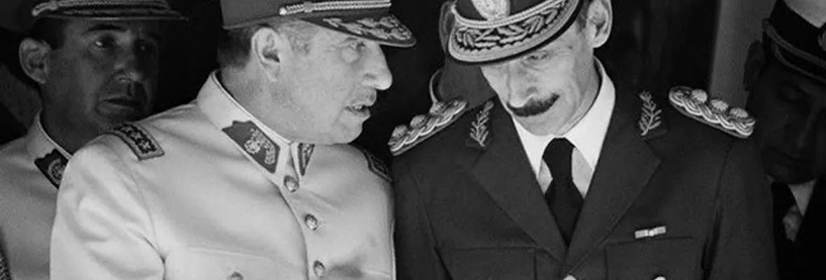 Sentado en la taza del baño de una cárcel: Diez años de la muerte del dictador argentino Jorge Rafael Videla
