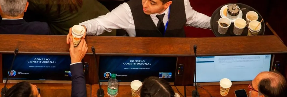 Partido Republicano, la UDI y RN aseguran negocio de las AFP y las ISAPRE en propuesta constitucional