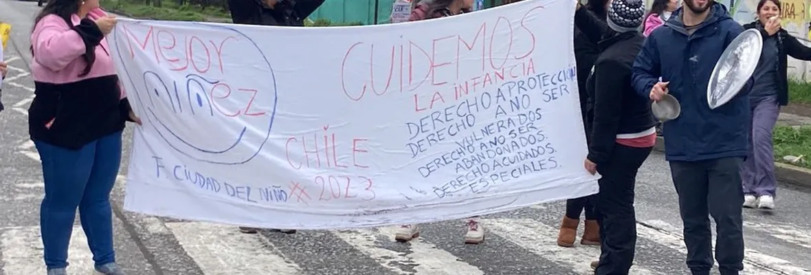 Trabajadores de Fundación Ciudad del Niño se movilizan exigiendo que Servicio Mejor Niñez responda a problemáticas en residencia de Hualpén