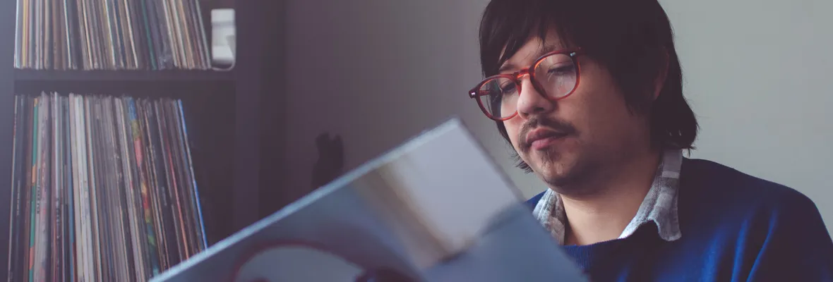 Pancho Relámpago lanza canciones indie folk sobre el decaimiento emocional en su primer EP "Neon Genesis"