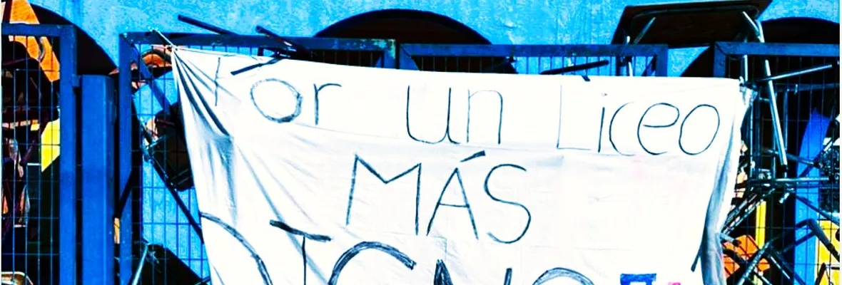 Tras ocho días en toma: Estudiantes del liceo Hornopiren consiguen mejoras en baños, pisos y techumbre