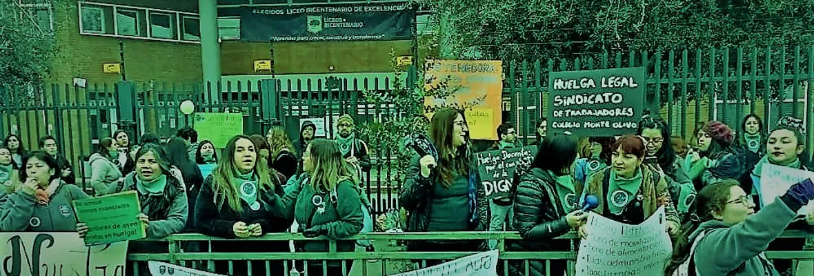 Puente Alto: Sindicato en huelga de colegio Monte Olivo exige días administrativos para madres, aumento salarial y bono de transporte