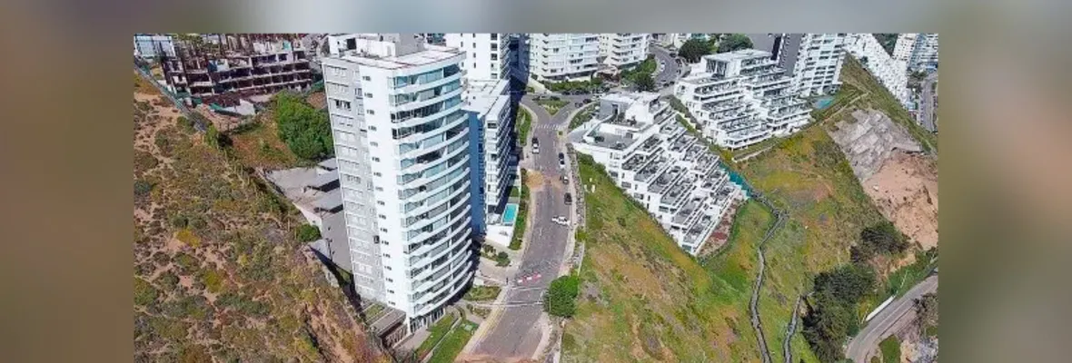 AFP tienen millonarias inversiones en empresa que construyó el edificio afectado por inmenso socavón