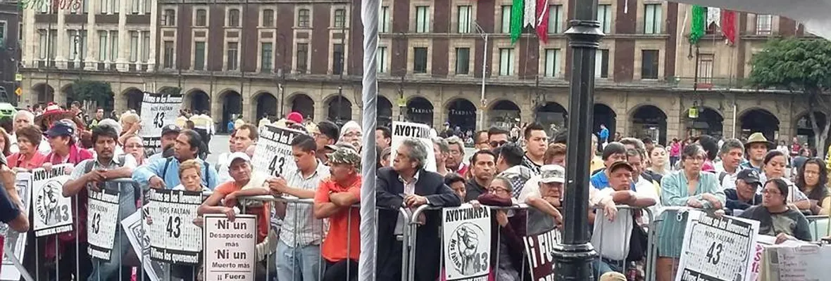 Familiares de jóvenes del caso Ayotzinapa exigen investigar penalmente a expresidente Peña Nieto