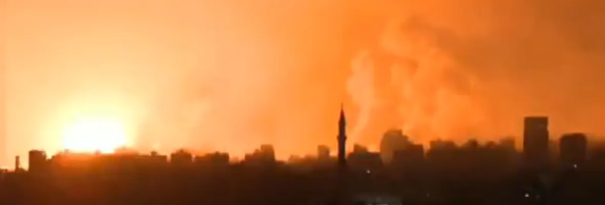 Recrudecimiento de bombardeos y corte masivo de internet ante inminente invasión terrestre israelí en Gaza