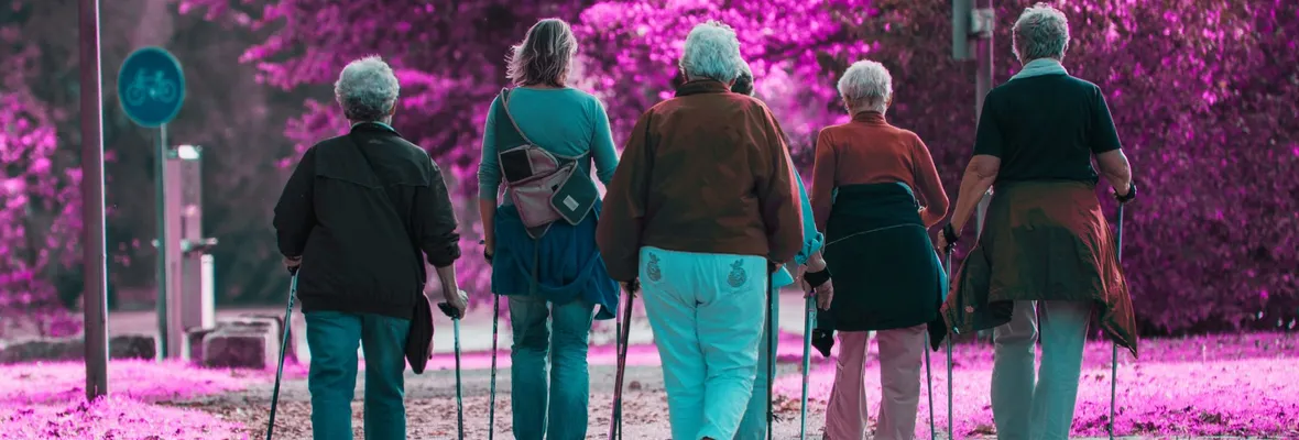 El poder de los pasos: cómo la cantidad y la intensidad de la caminata impactan en la prevención de la demencia en adultos