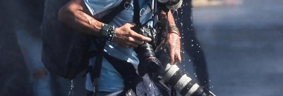 Fotoperiodista perdió la vista en el Estallido Social y debió retirar la querella contra Carabineros tras amenazas