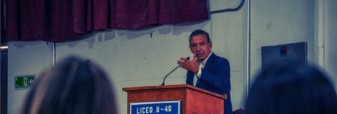 Alcalde de Penco reconoce déficit de $1000 millones en educación pero desmiente posibles despidos