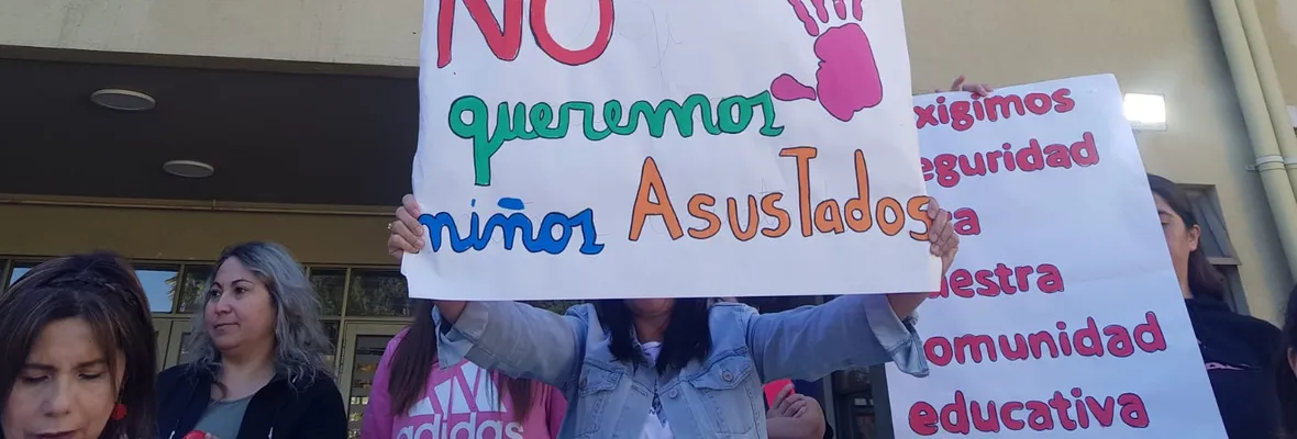 Comunidad educativa de Escuela 21 de Mayo Los Ángeles se movilizó exigiendo soluciones ante episodios de violencia