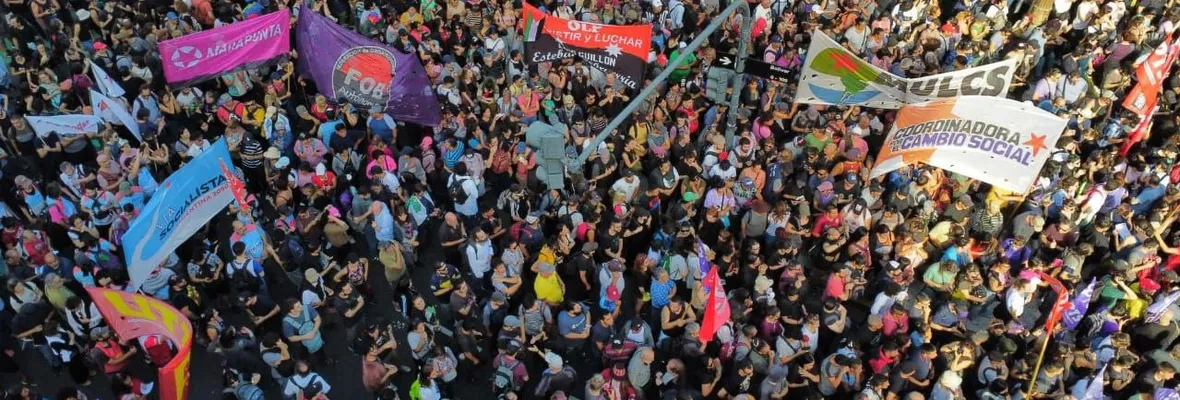 A pesar de las amenazas del Gobierno: Primera manifestación contra Milei se produjo a menos de dos semanas de asumir