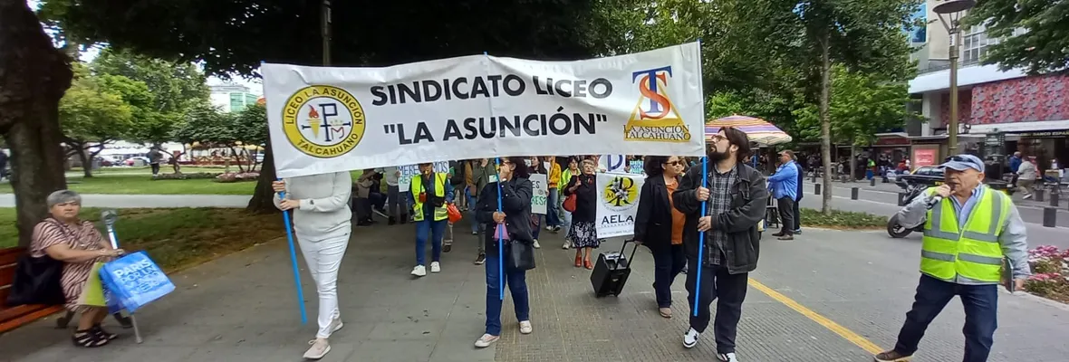 Concepción: Sindicato del liceo La Asunción de Talcahuano protestó contra el despido masivo de trabajadores efectuado previo a la Navidad