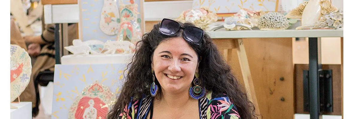 Pía Aldana, artista visual de Concepción: «Funcionarios de ProChile tiran a la basura tres de mis obras»