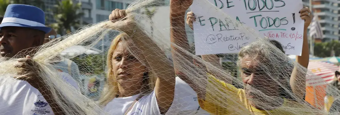 Brasil: Congresistas bolsonaristas pretenden privatizar las playas, escándalo salpica a Neymar