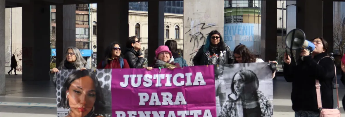 Familiares y amigas de víctimas de femicidio en el Biobío acusan amedrentamiento judicial por parte de fiscal a cargo del caso de Rennatta Rozas
