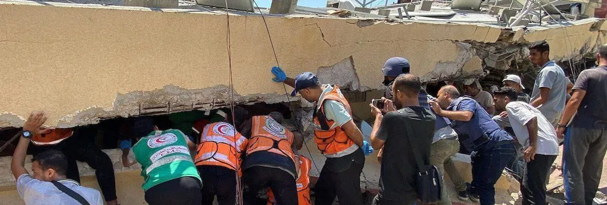 Ataque israelí sobre una escuela que albergaba a refugiados deja al menos 12 fallecidos