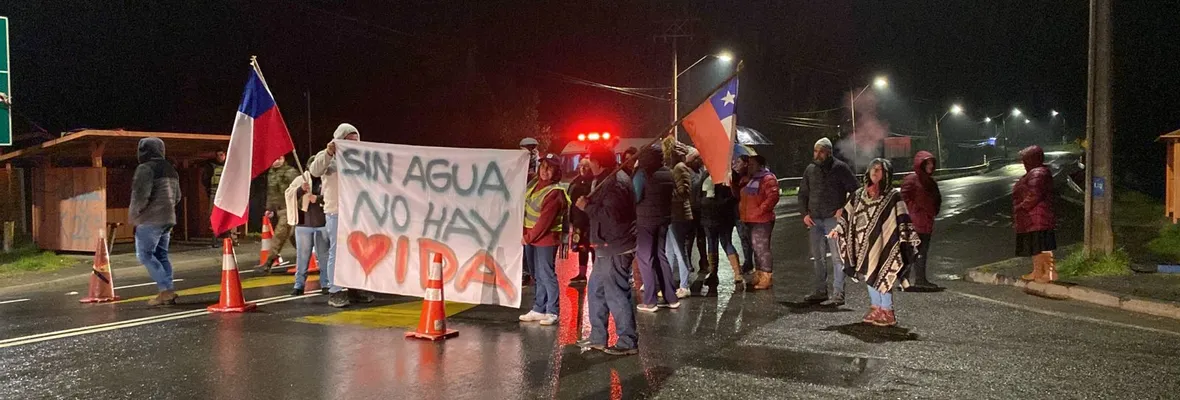 Vecinos en Coronel cortaron ruta del Patagual ante falta de suministro de agua para una treintena de familias