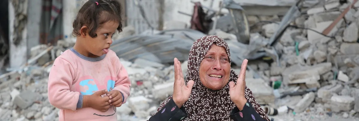 Genocidio en curso: Israelíes bombardean y asedian campo de refugiados en Gaza impidiendo acceso al agua, comida y medicinas
