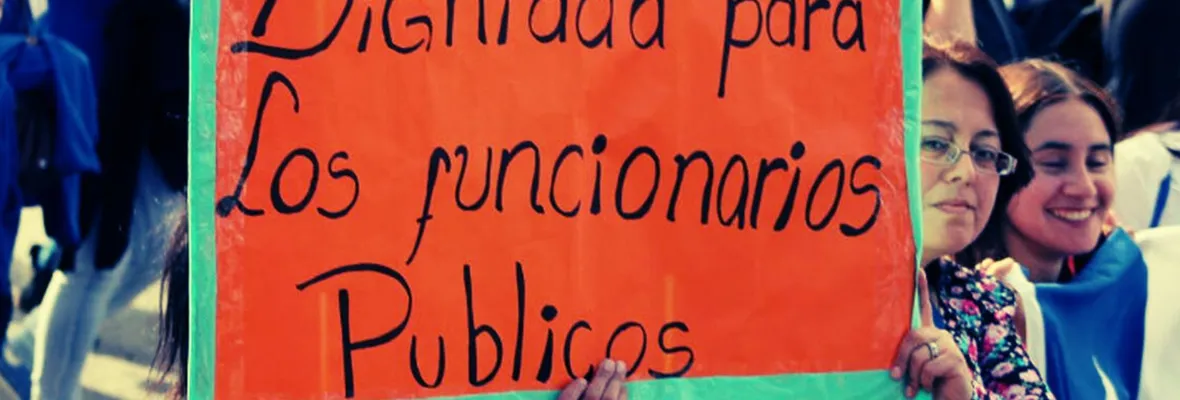Faltan profesionales, sobran militantes