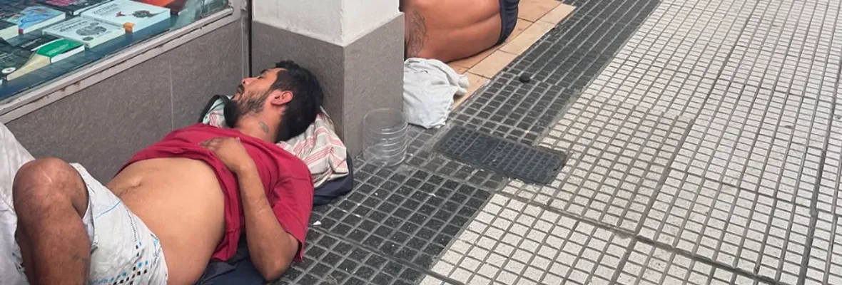 Argentina: la miseria de la gente viviendo en las calles se viraliza por redes sociales
