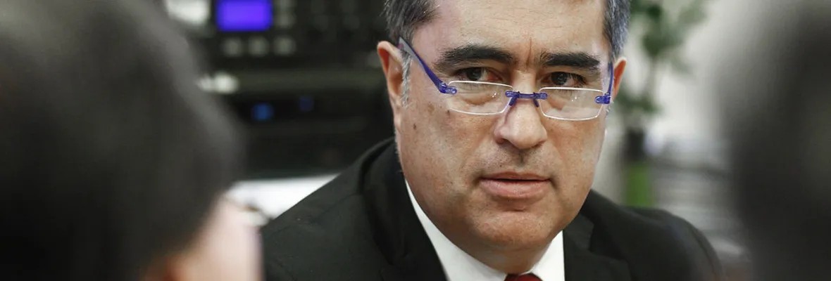 Vacaciones apenas con un mes de trabajo y perdonazo de $11 millones por horas extras irregulares a diputado republicano marcan inicio de gestión de Mario Desbordes en Santiago