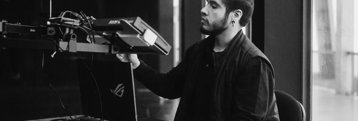 Los nuevos sonidos para las artes escénicas que trae el músico Maxwell Morales