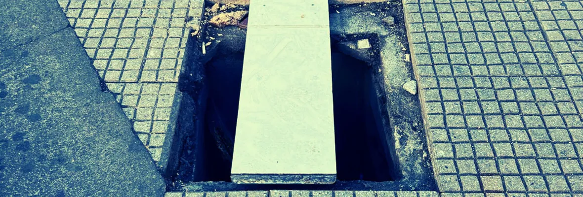 Trabajador con discapacidad visual que sufrió caída en vereda en mal estado en Concepción baraja demandar al municipio