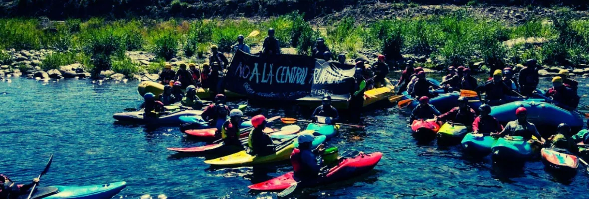 Travesía en balsa en defensa del río Biobío convocó  a más de cien personas en Santa Bárbara