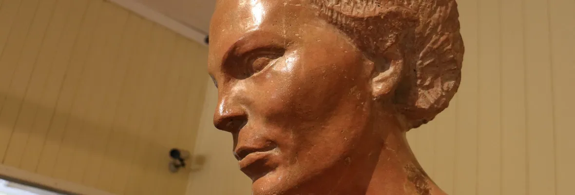 Nueva muestra temporal en Casona Museo Pedro del Río Zañartu exhibe piezas que destacan distintos patrimonios femeninos en el arte y la cultura