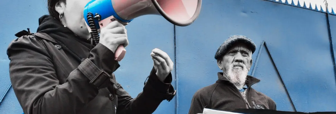 Vecinos de Penco se manifiestan en afueras de oficina de minera Aclara: cuestionan recurso interpuesto contra ambientalistas