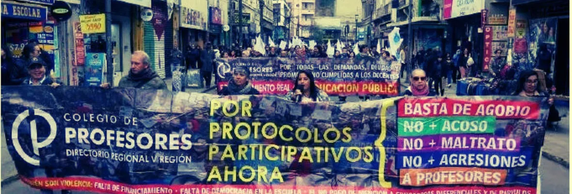 Profesores y estudiantes se movilizaron en Valparaíso por mejoras en calidad de la educación y condiciones laborales