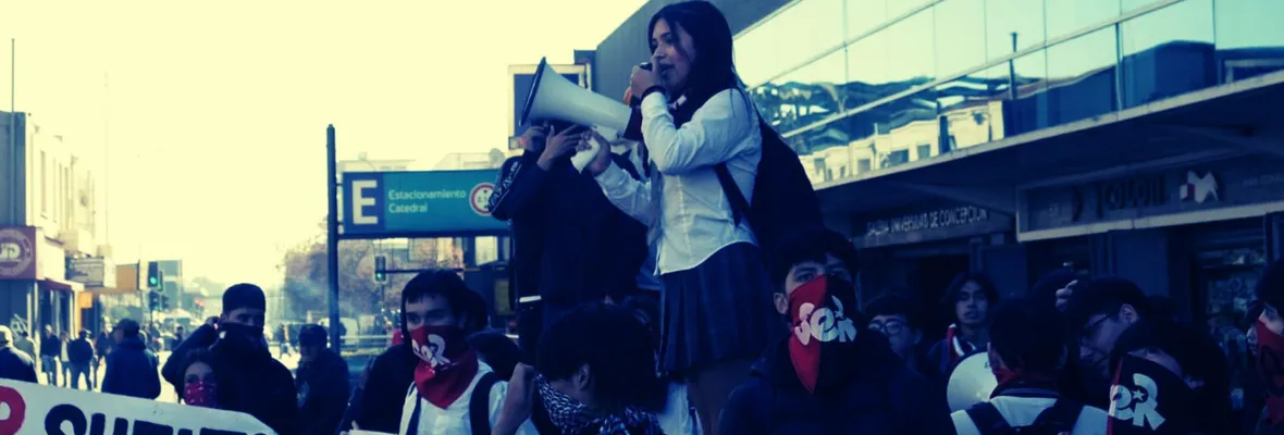 Estudiantes secundarios marchan en Concepción exigiendo condiciones dignas para estudiar