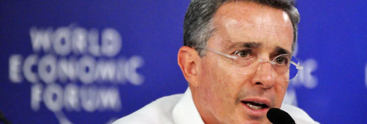 Nueve años de cárcel solicita Fiscalía de Colombia para expresidente ultraderechista Álvaro Uribe luego de ser declarado culpable de manipular testimonios de paramilitares