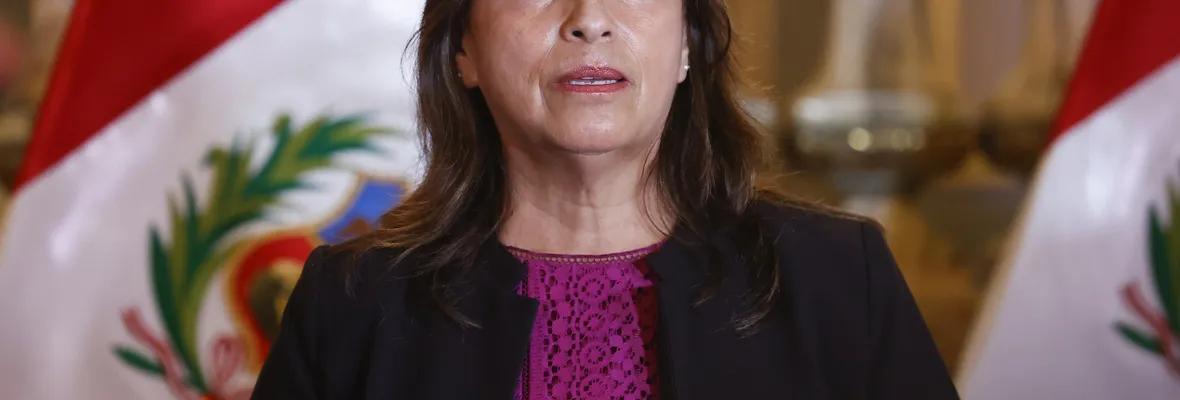 Dictadura de Perú sube sueldo de Dina Boluarte en un 122%