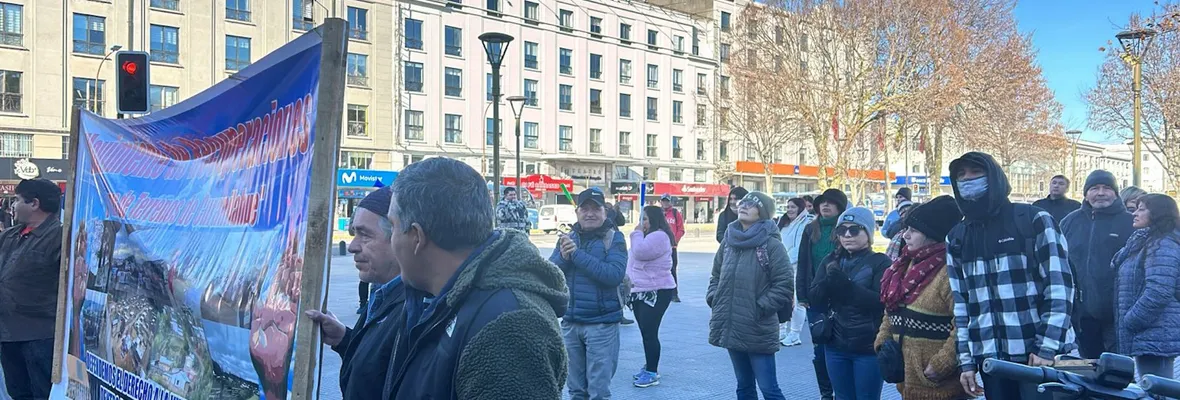 Pobladores de Curanilahue protestan en Concepción contra próximo desalojo de 3 mil familias