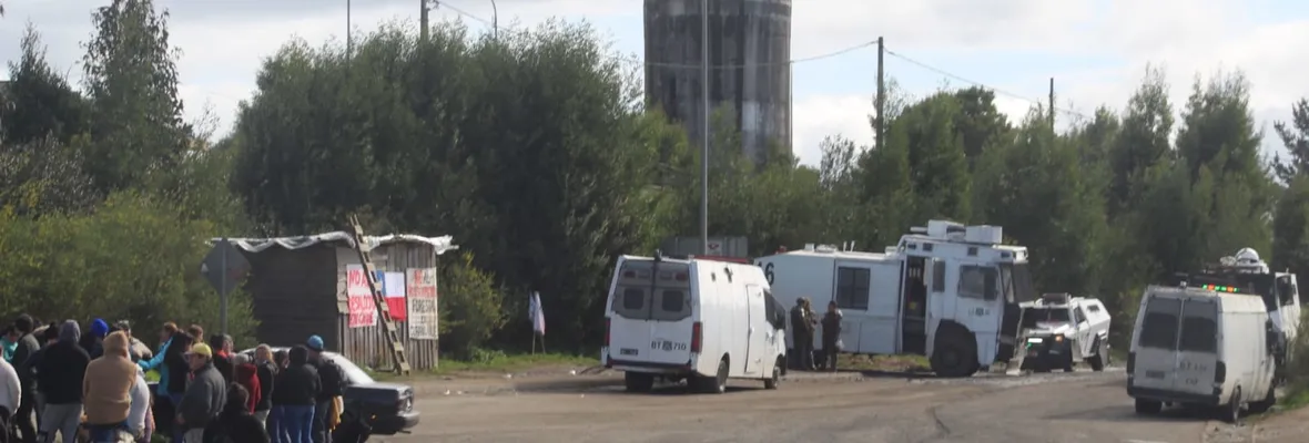 Carabineros ejecuta violento desalojo de campamento Villa Las Torres en Curanilahue