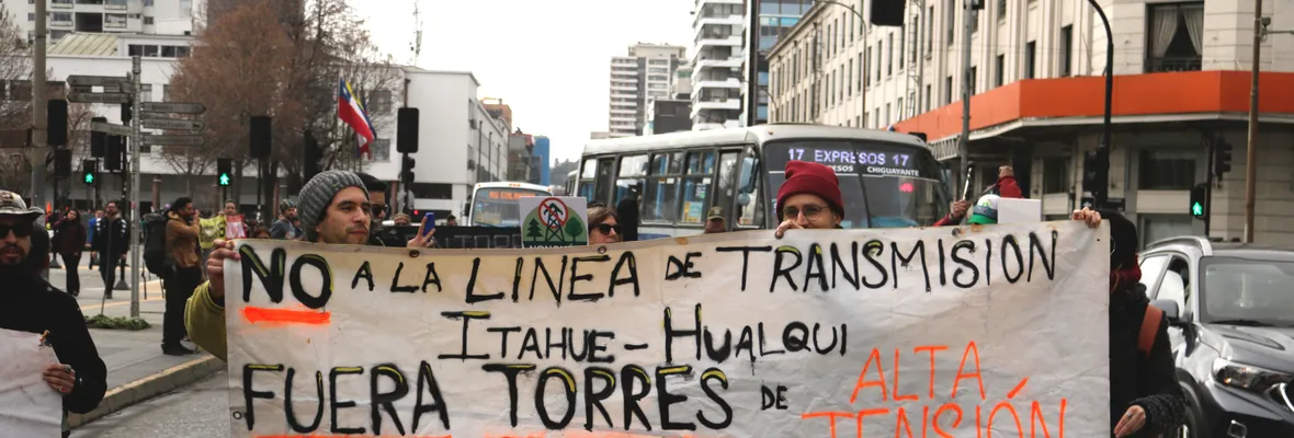 Concepción: Manifestantes protestan contra supercarretera eléctrica Itahue-Hualqui e irrumpen en reunión de alcaldes de comunas afectadas